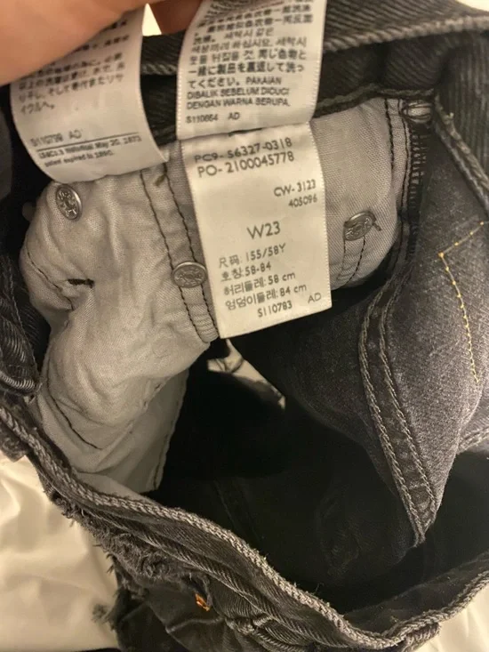 Levi 501 black jean short - Picture 3 of 3